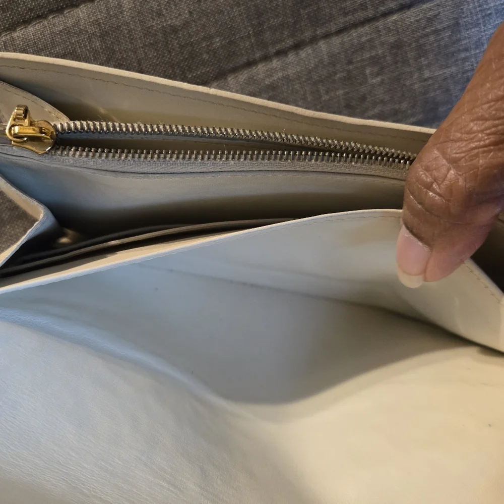 Louis Vuitton Wallet - Picture 9 of 9